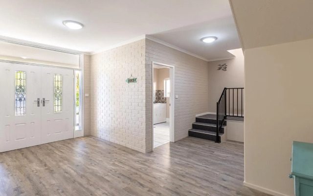 Dolphin Lagoon 196 Soldiers Pt Rd Luxury Escape