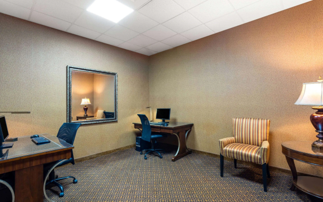 Hawthorn Extended Stay by Wyndham West Palm Beach Airport