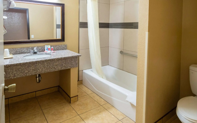 Econo Lodge Inn & Suites Fallbrook Downtown