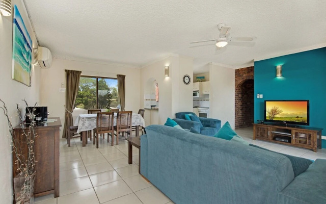 Waterviews,Pool, Wifi its all here !- Welsby Pde, Bongaree
