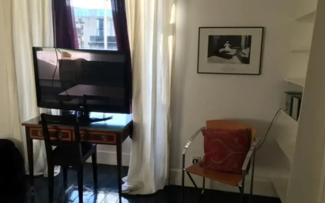 Spacious 4 Bedrooms Apartment in City Centre