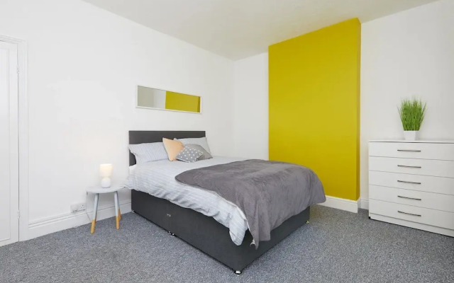 4 Bed Derby House - Long Stays- Parking