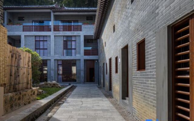 Deng Stone House Pastoral Resort