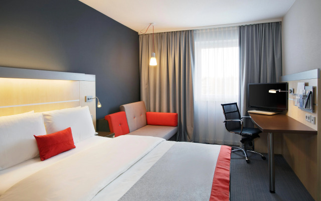 Holiday Inn Express Frankfurt Messe, an IHG Hotel