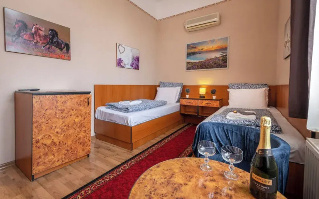 Kristal Hotel