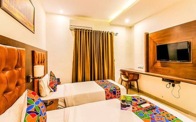 FabHotel Empire Suites