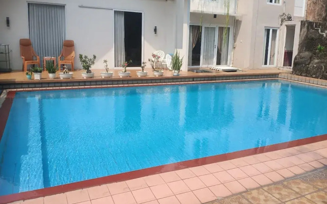 Aryani Suites
