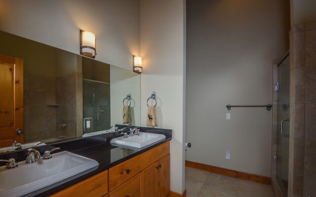 Glacier Paradise 5 Bedroom Townhome