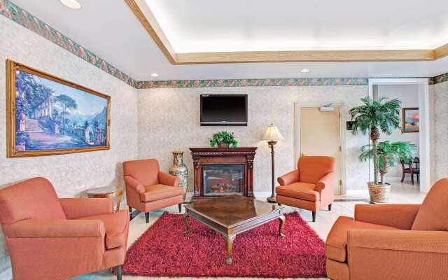 Ramada by Wyndham Flemington