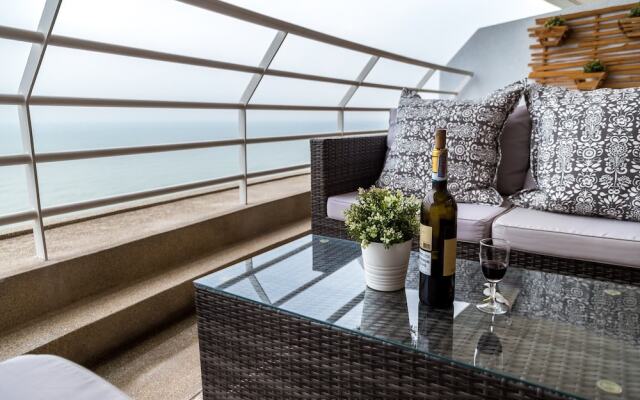 Sandy Beach Condo 17D