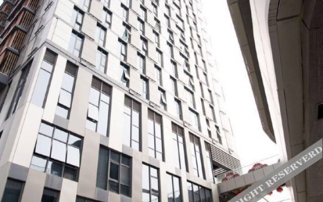 Baiya Light Luxury Holiday Apartment (Yangzhou Railway Station Jinghuacheng Branch)