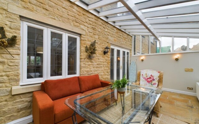 The Fosse Way Cottage - Breathtaking 5bdr Cottage With Parking Garden