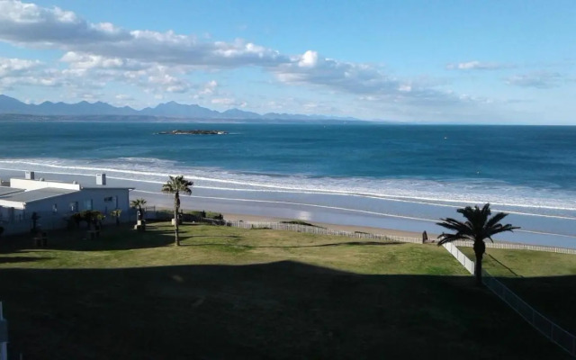 Point Village Accommodation - Beach Club 307