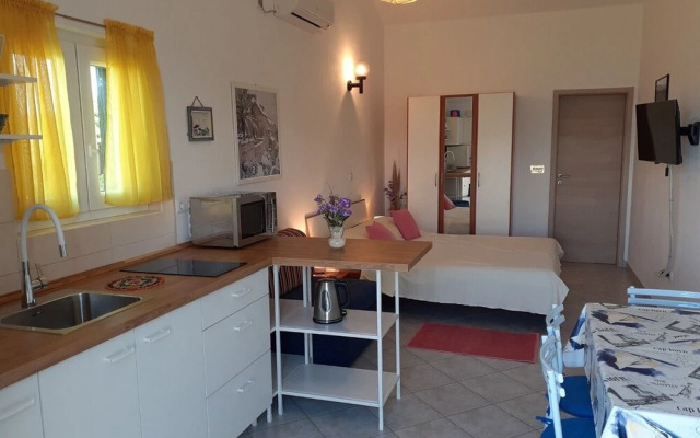 Brane - Charming and Close to the sea - SA1