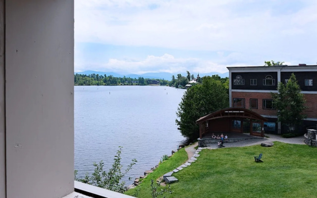 The Haus on Mirror Lake