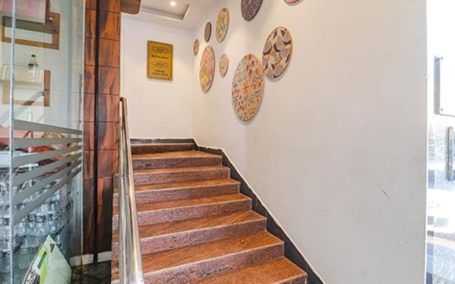 Fabhotel Twin Tree Suites