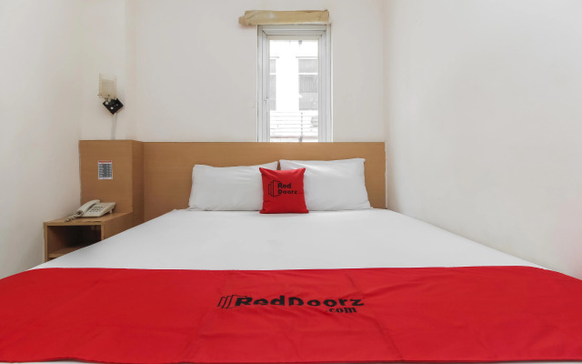 RedDoorz Plus near Galaxy Bekasi