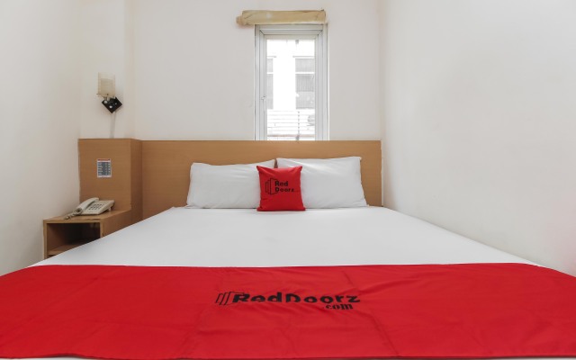 RedDoorz Plus near Galaxy Bekasi