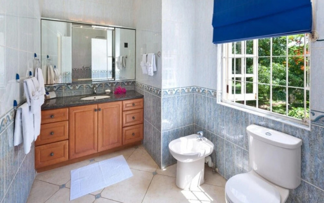 Sunny Vacation Villa 72