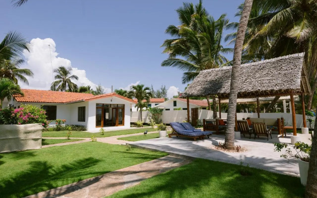 Oasys House - Beautiful Private Beach Front Home