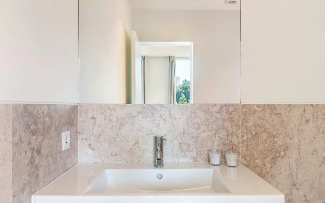 Modern 1BD w AC & Balcony