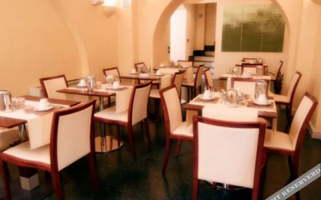 Crosti Apartments Hotel