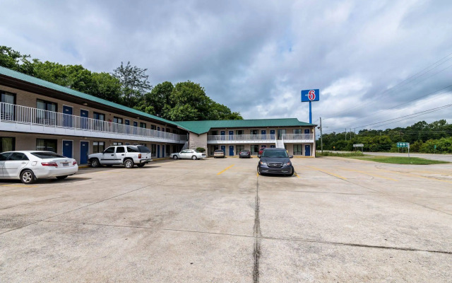 Motel 6 Attalla, AL