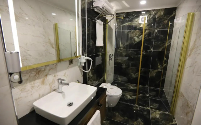Bayrak Grand Hotel