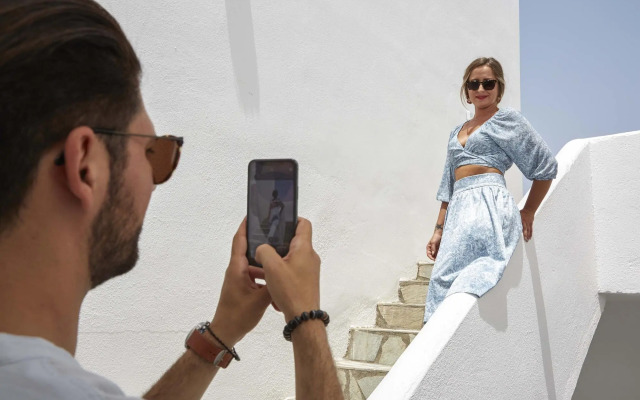 Mr and Mrs White Oia – Santorini