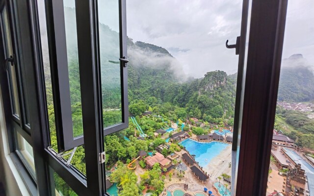 Mountain & Theme Park Views' Cozy Suite