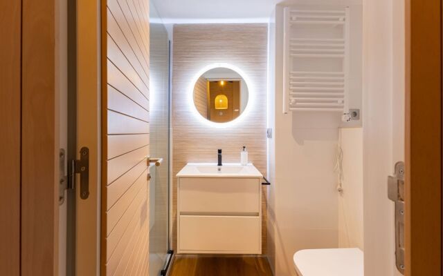 Triana Acacias by Valcambre