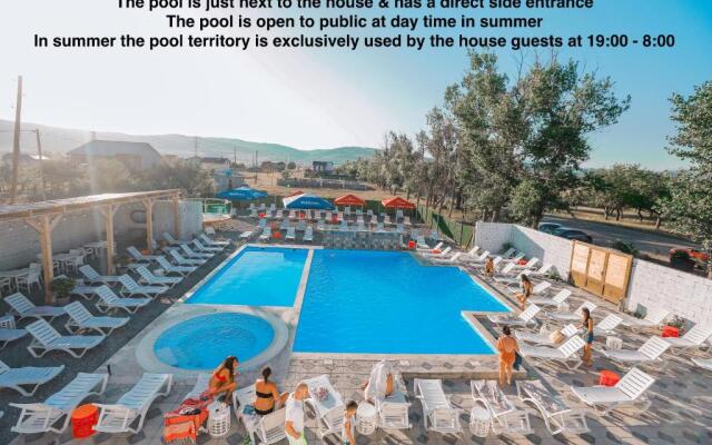 Laguna House next to Pool at Bazaleti Lake