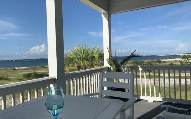 Sunset View 4 Bedroom Home by RedAwning