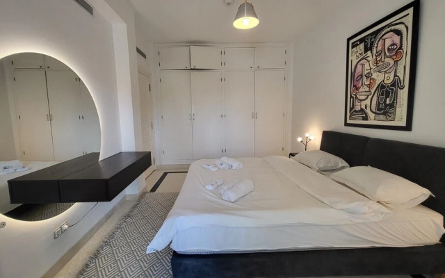 The Perfect Flat Sea Side Central Luxurious