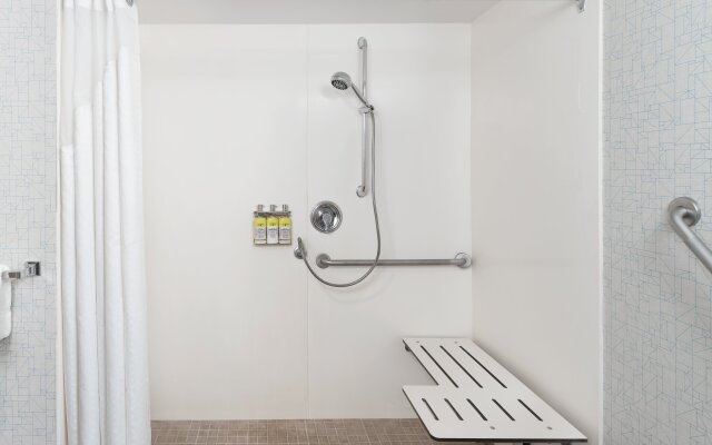 Holiday Inn Express & Suites Milton by IHG
