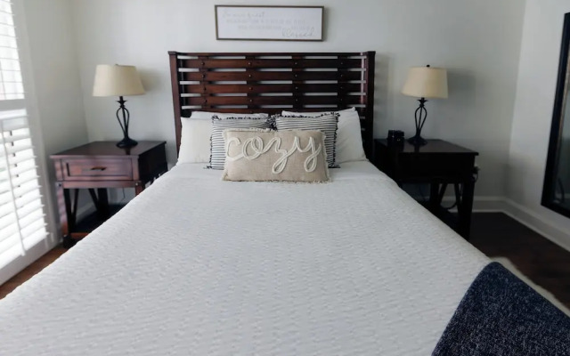 1 Bedroom Steps to Marina and CocoWalk
