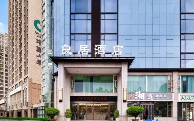 Hanzhong Liangju Hotel (Hanzhong High Speed Railway Station Central Hospital)