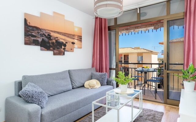 Tasteful Apartment Near the Beach Ref 107