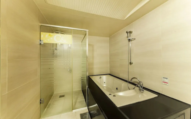 Hotel C&