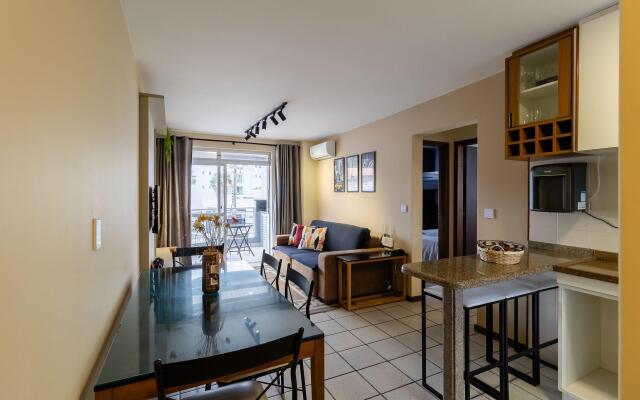 Lindo apto com churrasqueira a 100m do mar EAB0201