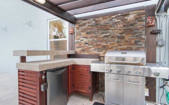 Hollywood Dream House - 5 Bedroom with Heated Pool