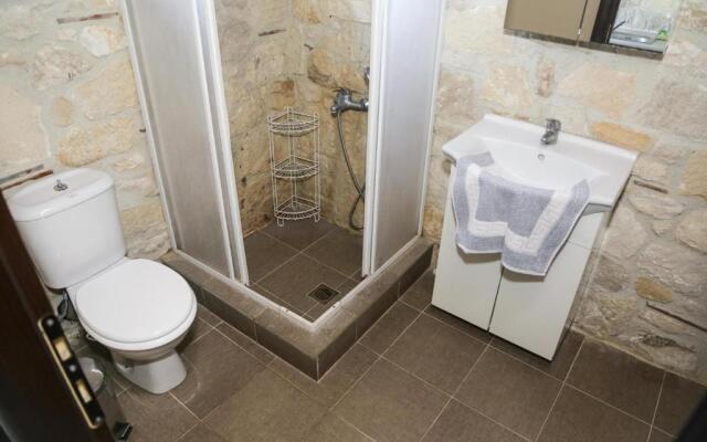 Gioulis Apartments & Studios