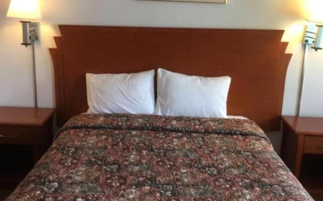 Budget Host Moon Mist Motel