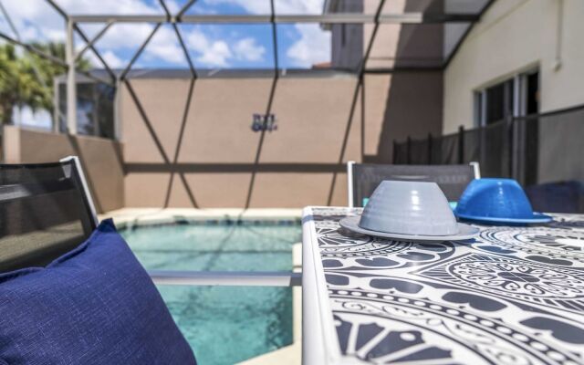 Roomy Town Home, Mickey-themed Bedroom! #4bv550