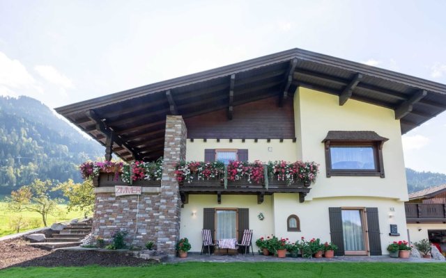 Apartment in Tyrol 100 m to the Mountain Railway