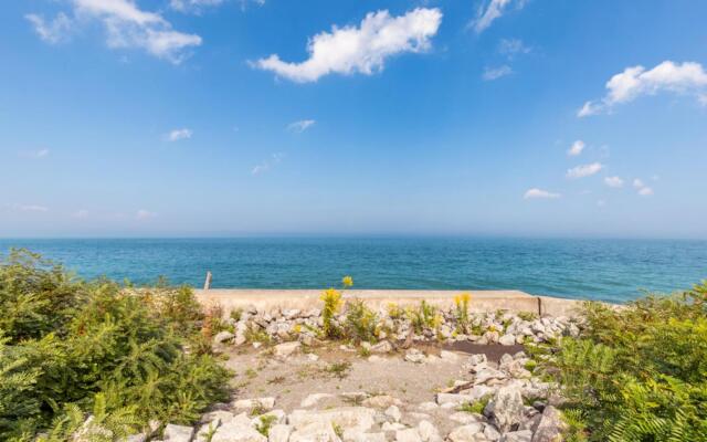 Lakeshore 3BR 2.5BA Townhome. 1 min to the Beach