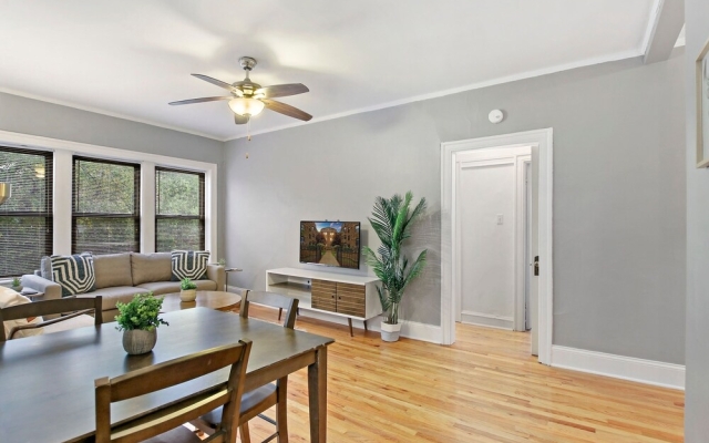 3BR Sparkling Elegant Apt near Boystown