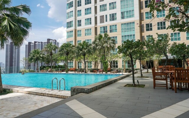 Spacious And Comfy 3Br Gandaria Heights Apartment