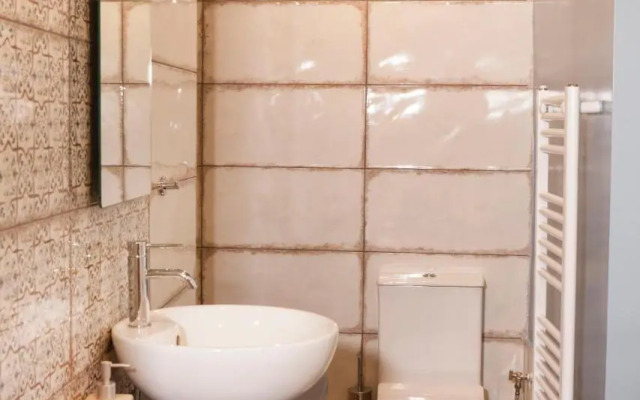 2-spaces comfy Bentzi apartment 7 with balcony in Pagrati