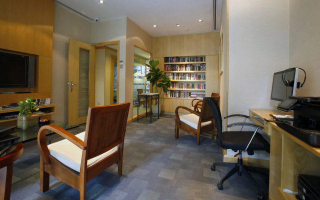 Lanson Place Winsland, Singapore